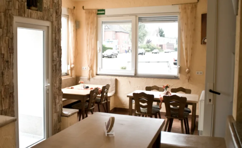 Helle Fensterplätze mit Blick zur Venloer Straße